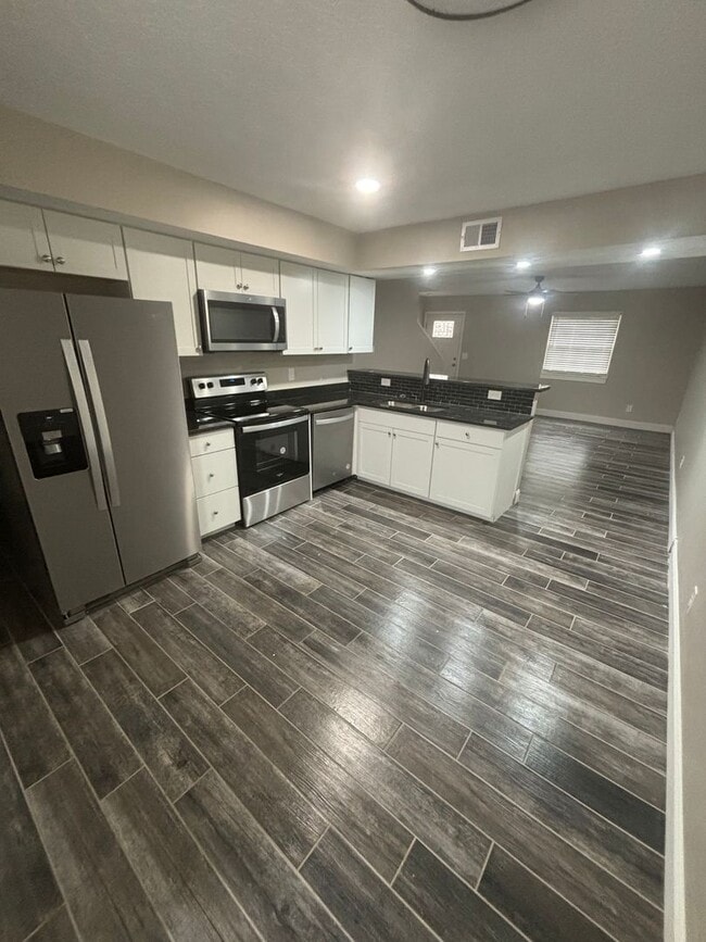 Building Photo - 3228 Summerhill Ln