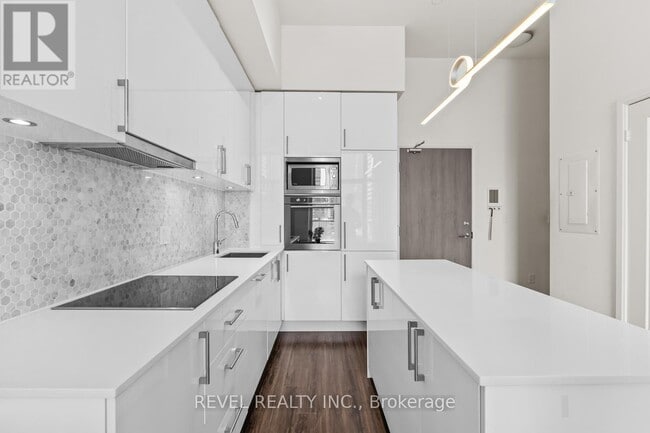 Photo du bâtiment - 27-W227 Bathurst St