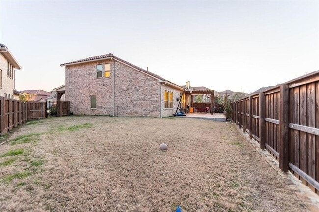Building Photo - 423 Palacio St