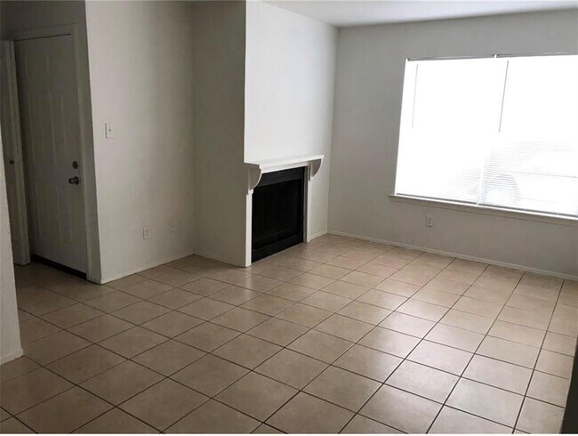 Foto del edificio - 2200 E Trinity Mills Rd