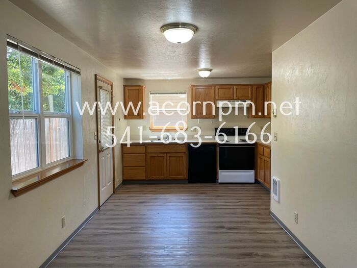 Primary Photo - Wonderful 2BD/1.5BA Townhouse/Duplex W/ Ga...