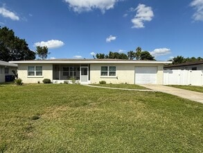 Building Photo - 2309 Tulip St