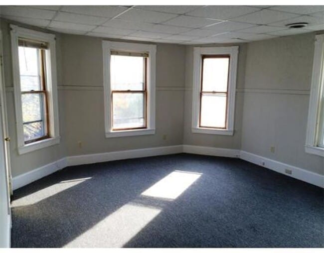 Building Photo - 12 Baxendale Ave
