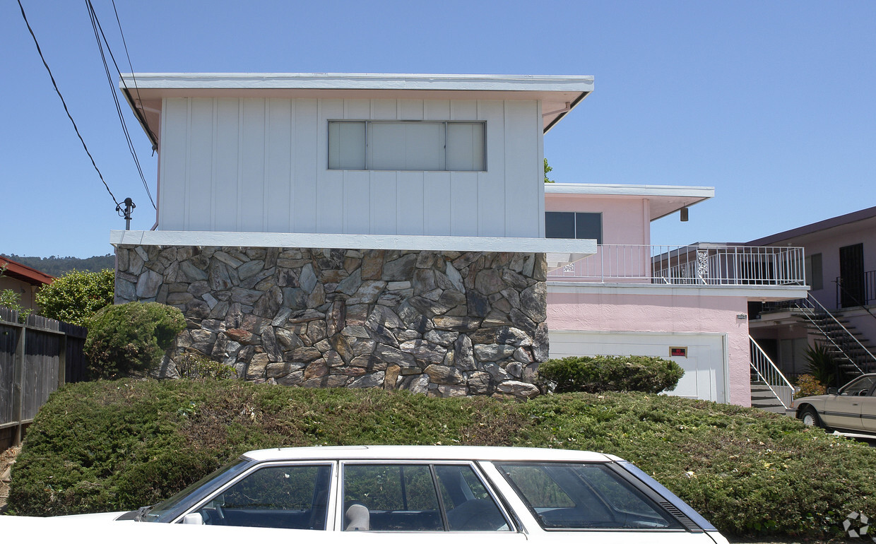 Building Photo - 3052 Florida St