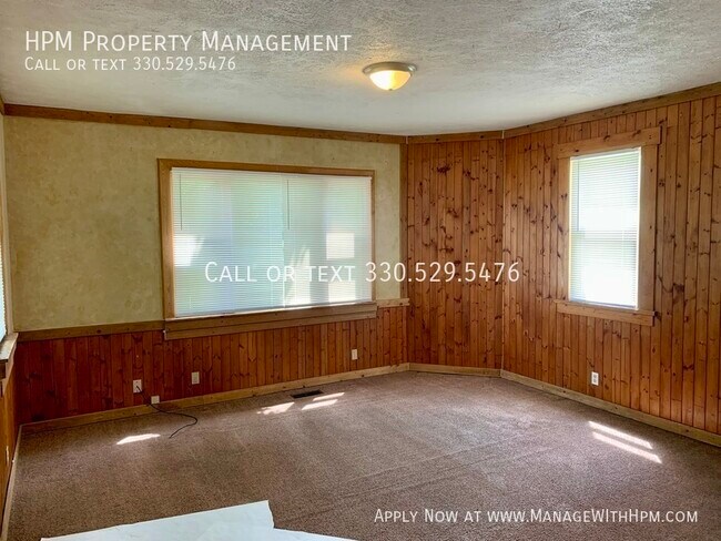Building Photo - 926 Main Ave W