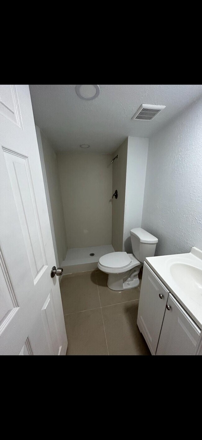 Building Photo - 8704 NW 35th St