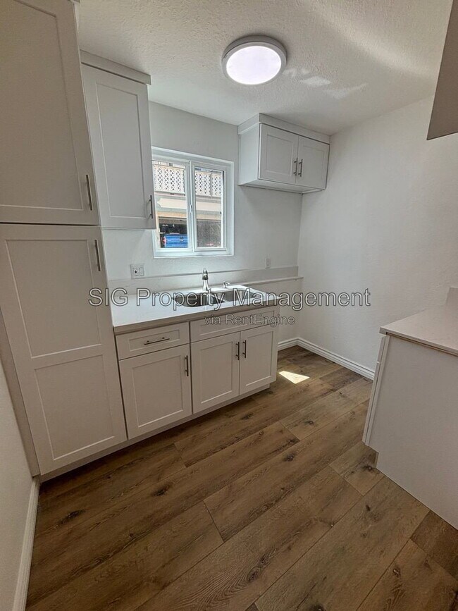 Foto del edificio - 10635 Sherman Grove Ave