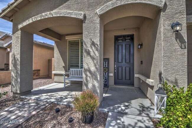 Building Photo - Beautiful 4 bedroom-2 1/2 bath in San Tan Valley