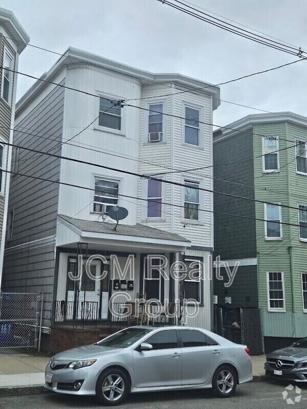 Building Photo - 192 Chestnut St