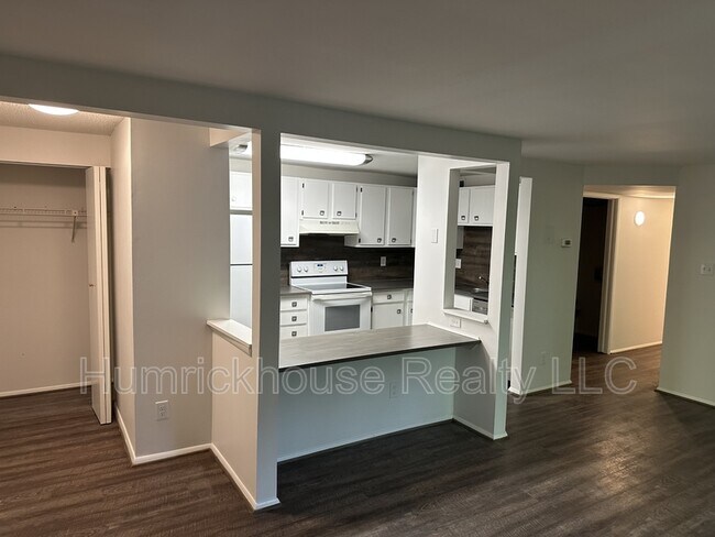 Foto del edificio - 3164 Central Ave