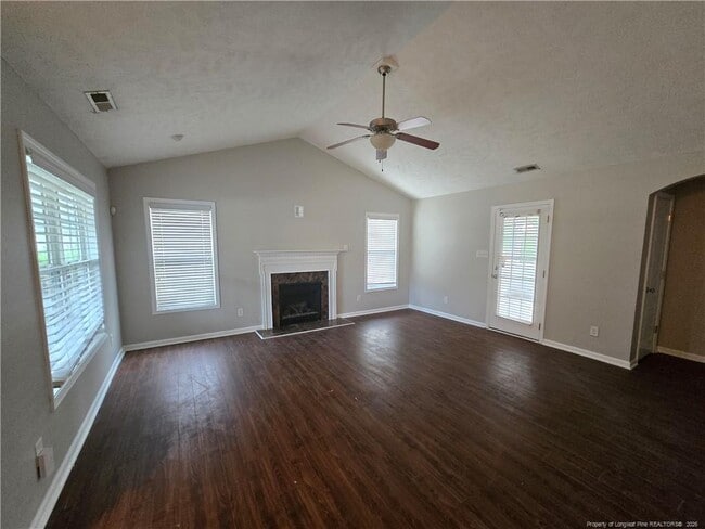 Foto del edificio - 150 Bear Creek Dr