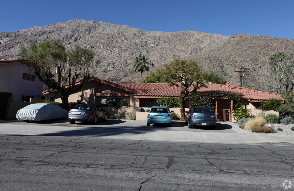Foto del edificio - 219-225 S Cahuilla Rd