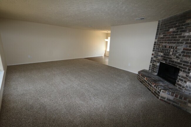 Building Photo - 20014 Chipplegate Ln