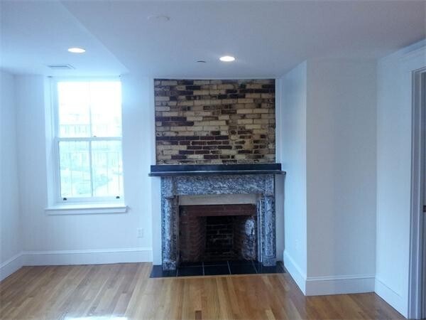 Building Photo - 14-16 Derne St