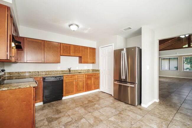 Building Photo - 225 Bayhead Dr