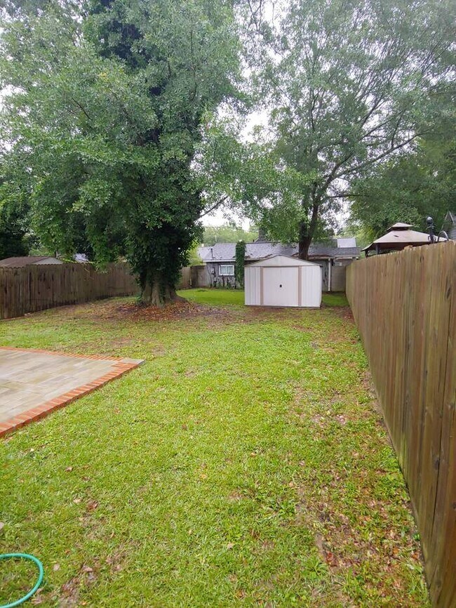 Foto del edificio - College students welcome