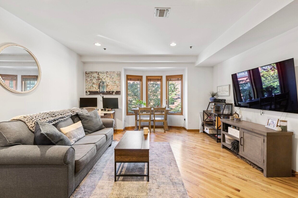Foto principal - 319 Grand St