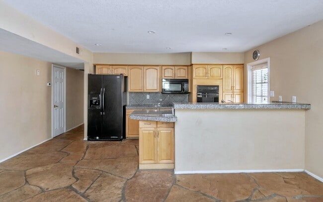 Building Photo - 439 E Malibu Dr