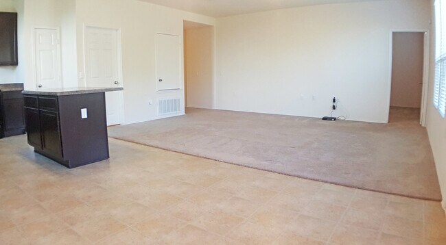 Foto del edificio - Lovely Single Story, 3 bedrooms, 2 bathroo...
