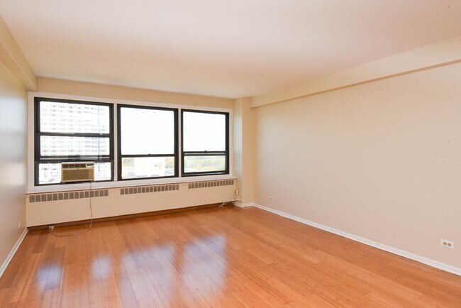 Foto del edificio - 4180 N Marine Dr
