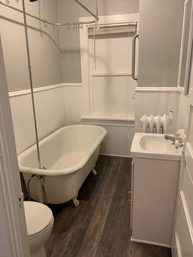 Bathroom - 432 Jefferson St