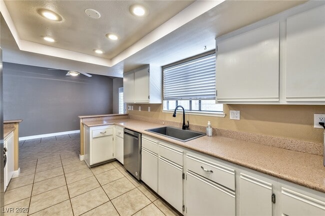 Building Photo - 3151 La Mancha Way