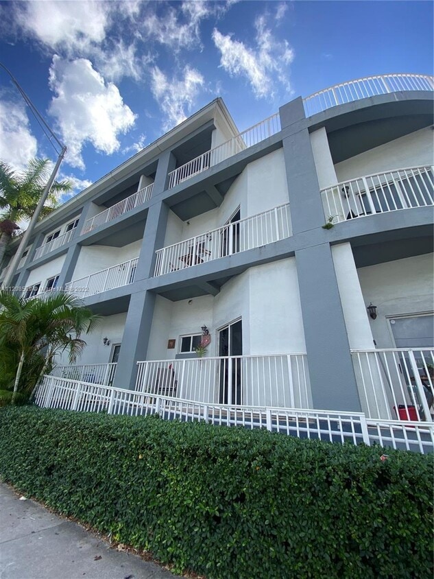 2734 Bird Ave Unit 305, Miami, FL 33133 Condo for Rent in Miami, FL