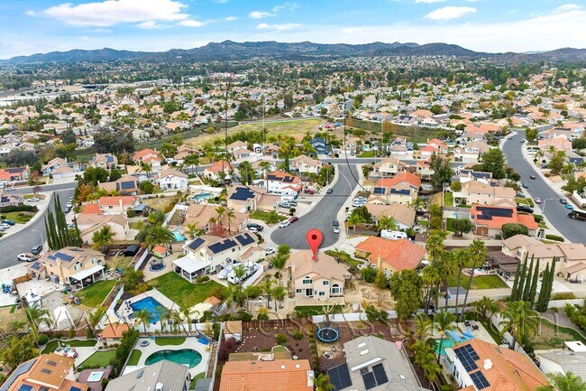 Building Photo - Beautiful 4 bed/3 Bath Home Located Beauti...