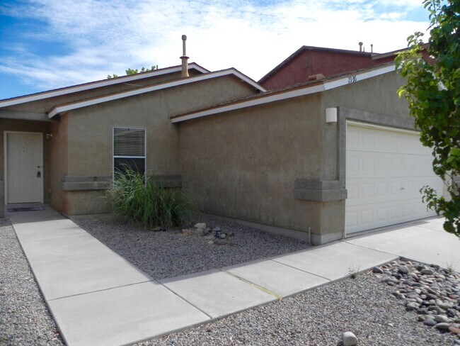 Foto del edificio - Prominent 3 Bedroom, 2 Bath Single Story Home In Rio Rancho!