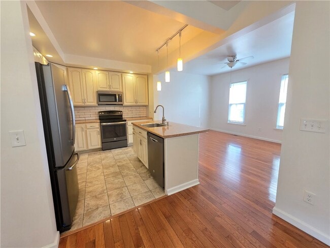 Foto del edificio - 311 Woodview Ave