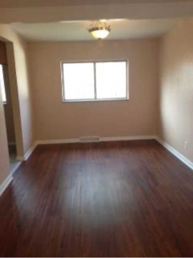 Foto del edificio - Charming 2 Bdrm/1.5 Bath Townhouse in South Hills