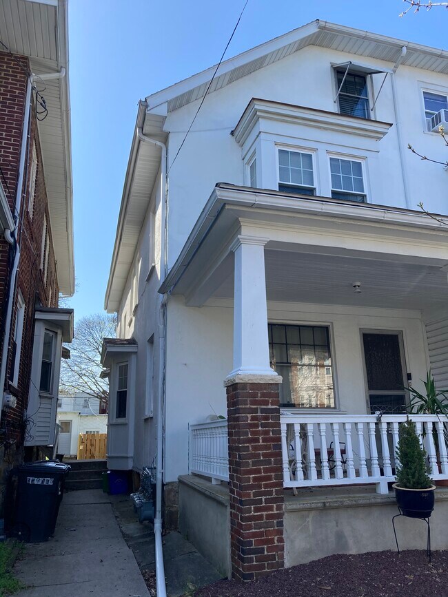 Front of building - 633 5th Ave