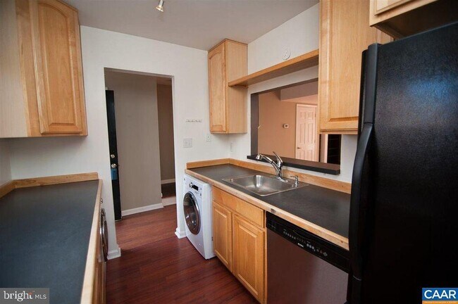 Foto del edificio - 1566 Garden Ct