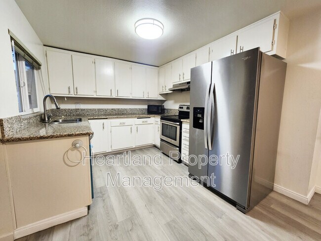 Foto del edificio - 8755 Navajo Rd