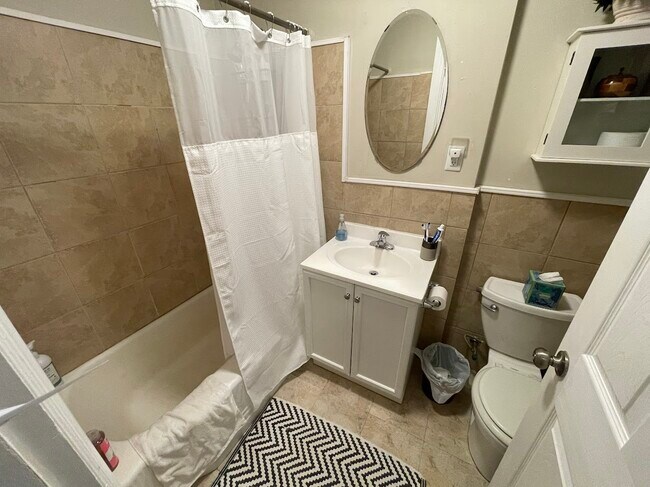 Building Photo - 521 Beacon St