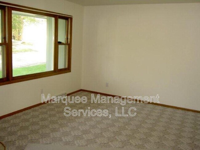 Building Photo - 4901 Camden Rd