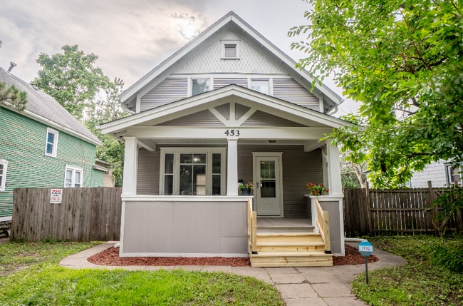 Building Photo - 453 Fry St