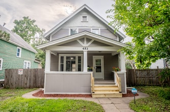 Building Photo - 453 Fry St