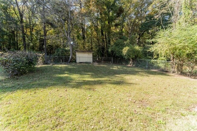 Building Photo - 547 Westmeath Dr SW