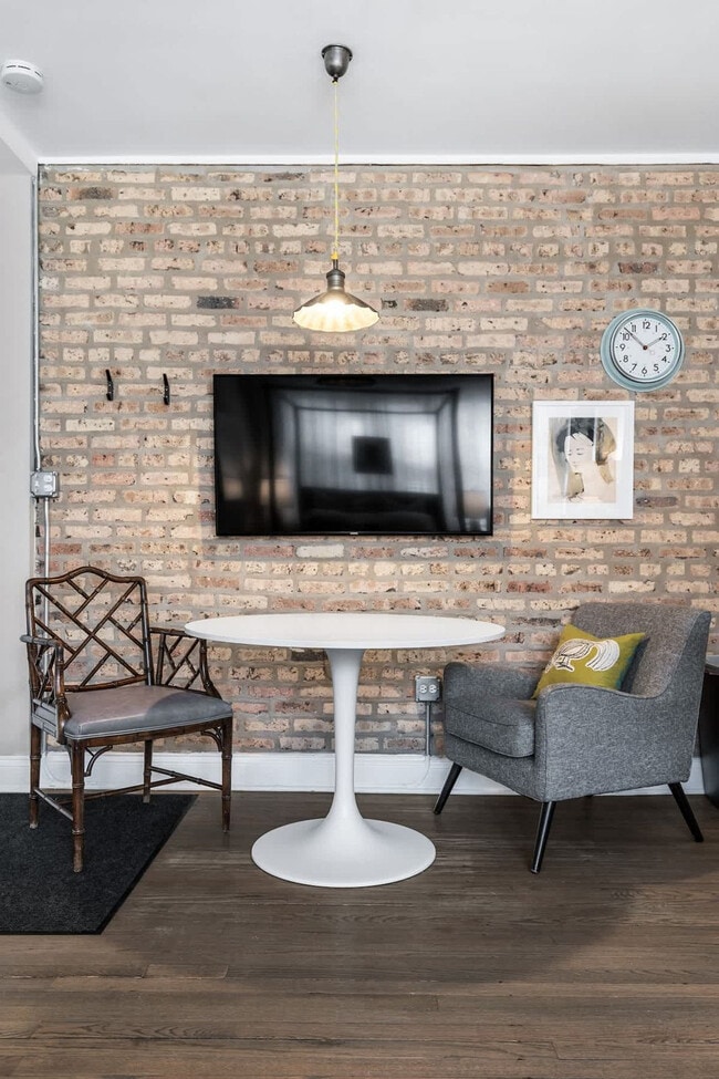 Building Photo - 4615 N Lincoln Ave