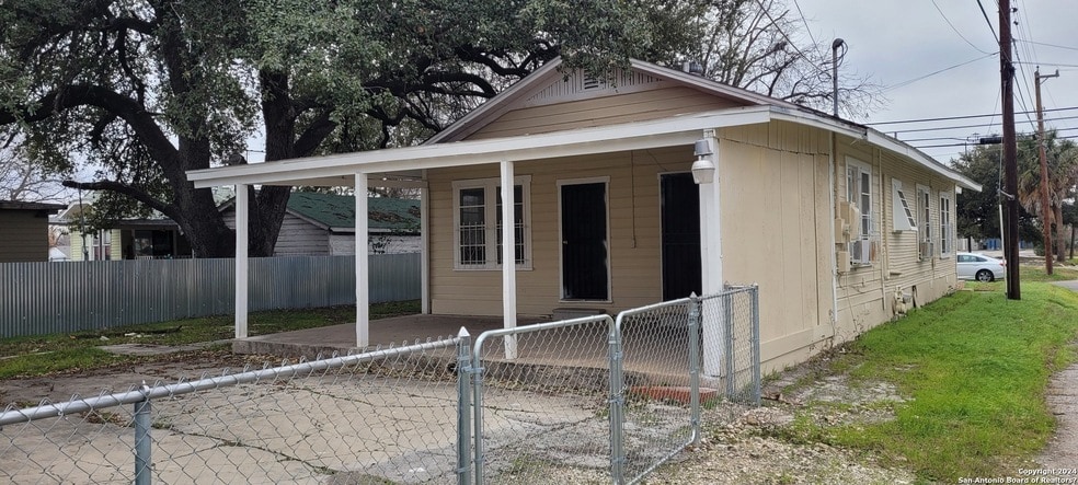 Building Photo - 2008 S Olive St