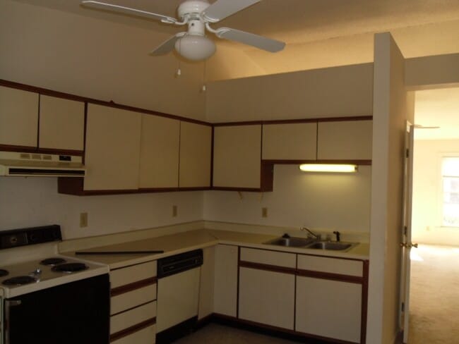 Building Photo - 8131 Farmlea Cir