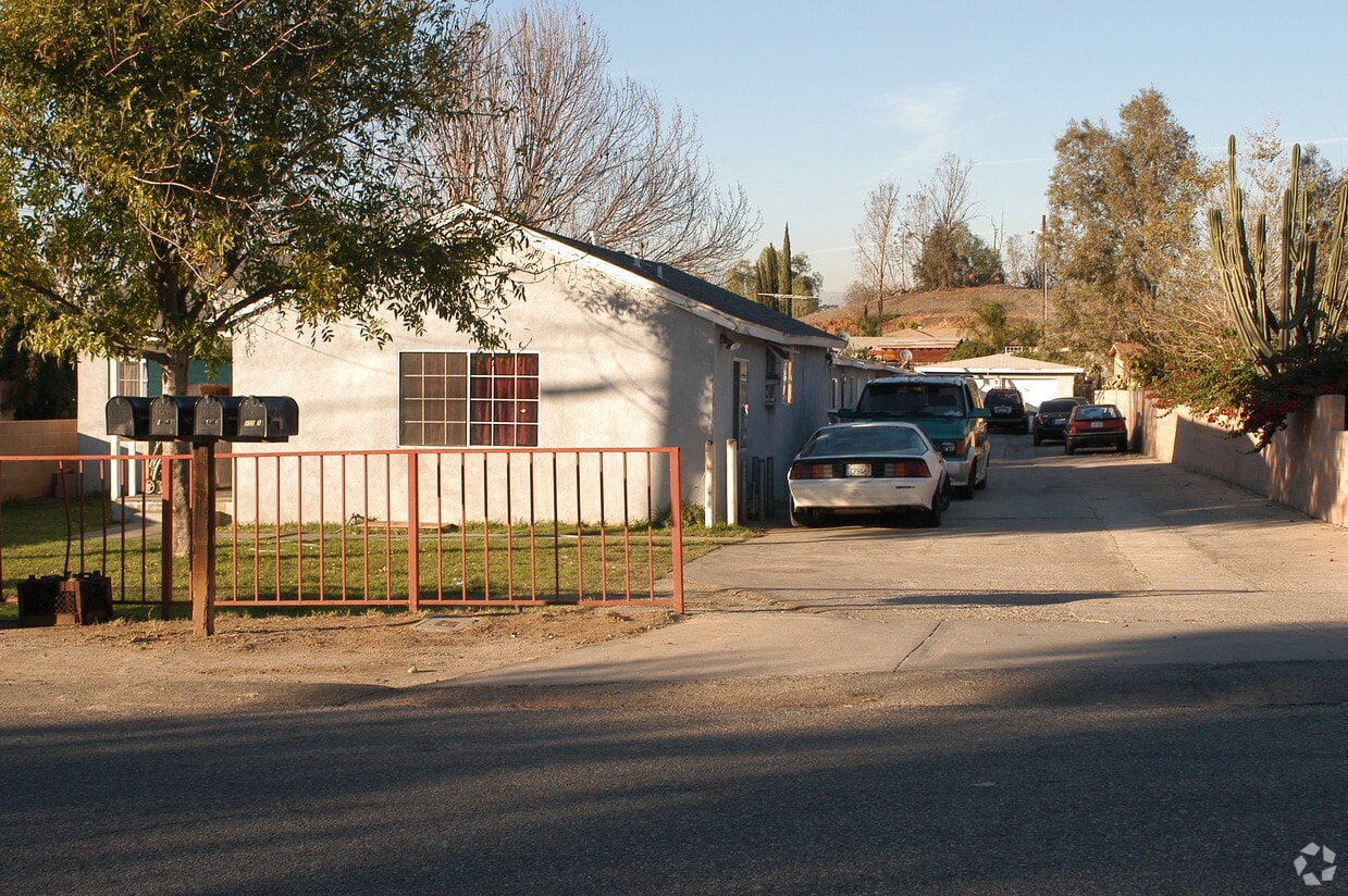 Primary Photo - 10543-49 Campbell Ave