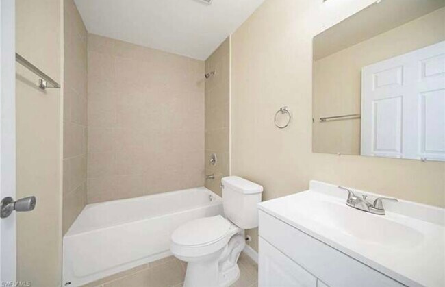 Foto del edificio - 915 SW 8th Pl