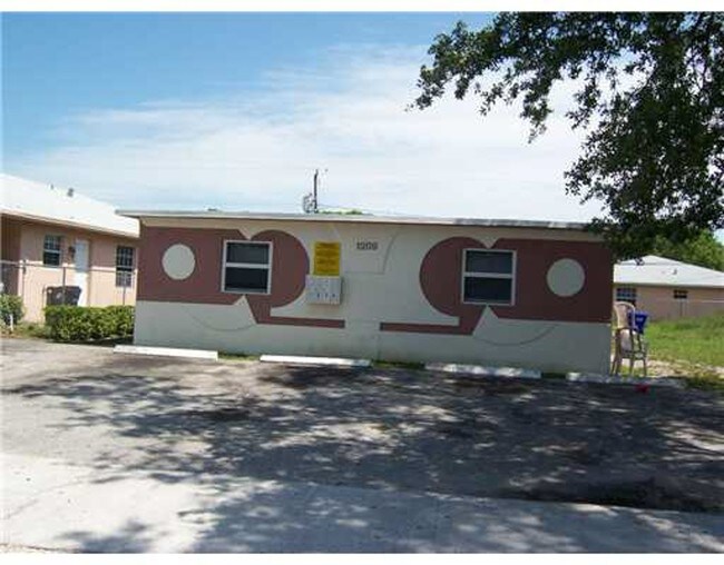 Building Photo - 1209 NW 2nd St