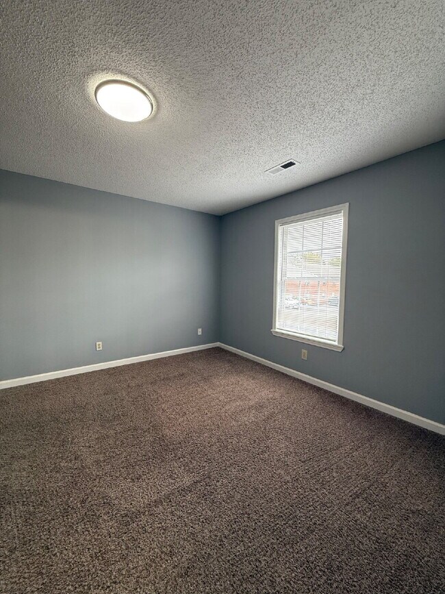 Foto del edificio - 3864 NORTHEAST DRIVE