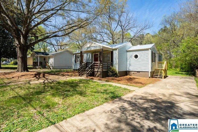 Building Photo - 3013 Highland Dr