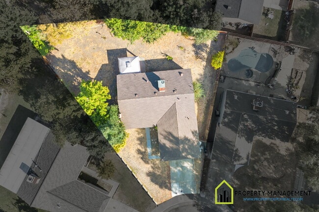 Building Photo - Remodeled 4-Bedroom Retreat with Large Backyard