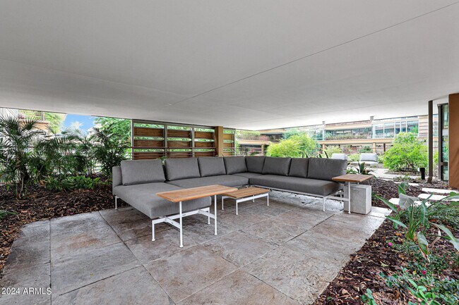 Foto del edificio - 7151 E Rancho Vista Dr