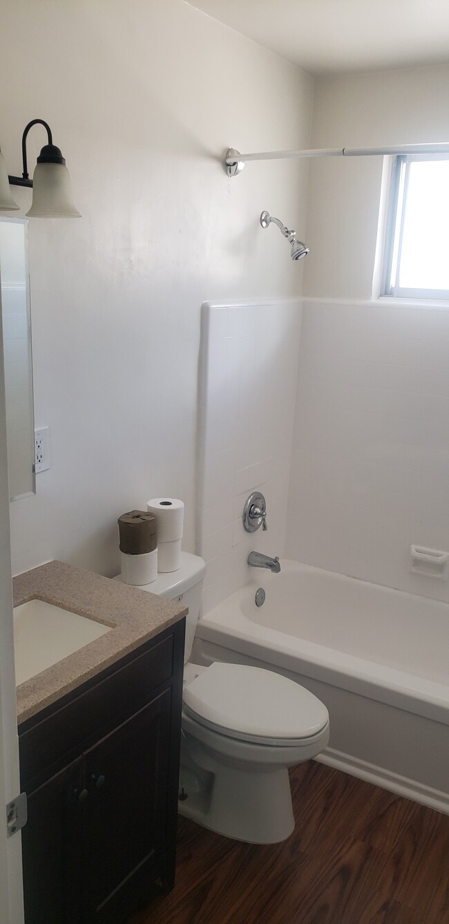 bathroom - 757 E Pine St